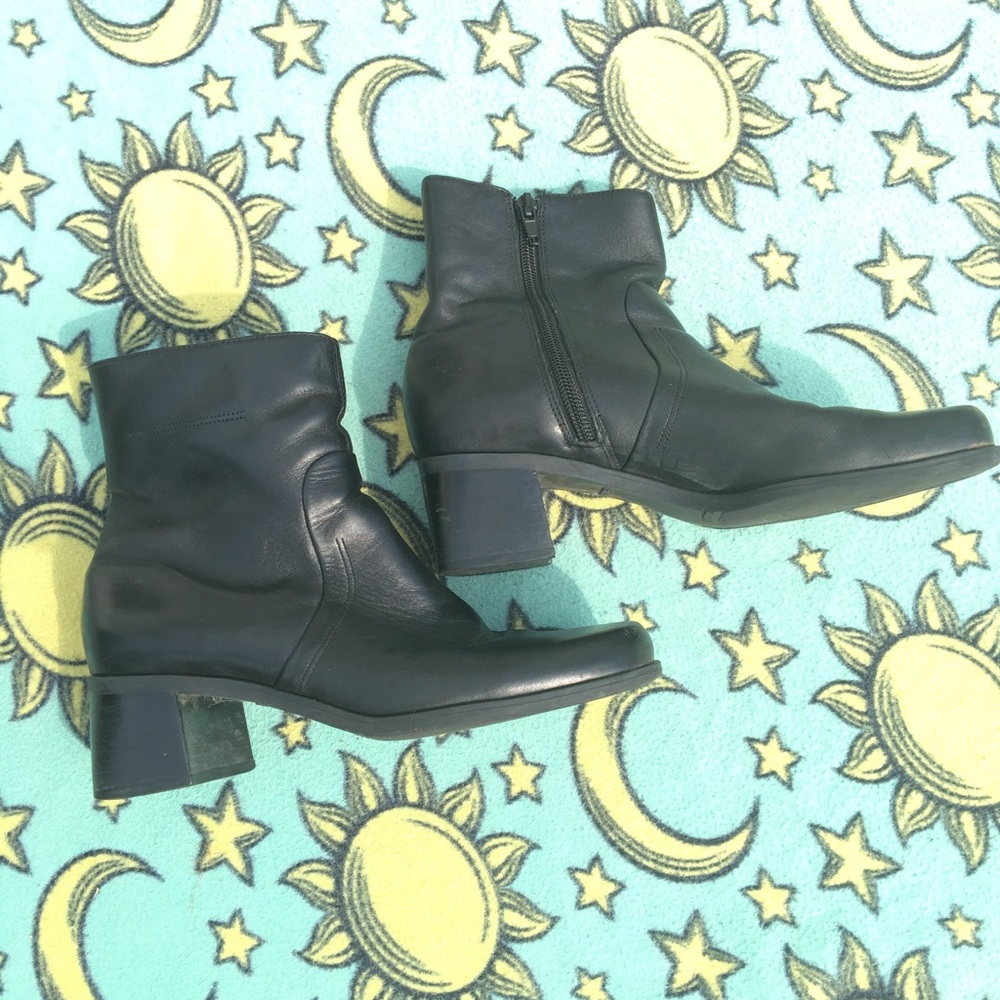 Black leather women’s boots, Naturalizer, size 6